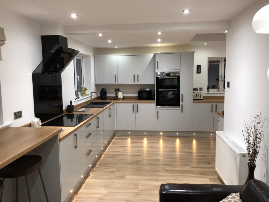 Howdens kitchen fitting in Wigan